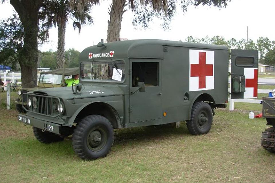 Kaiser M-725 configured as an ambulance